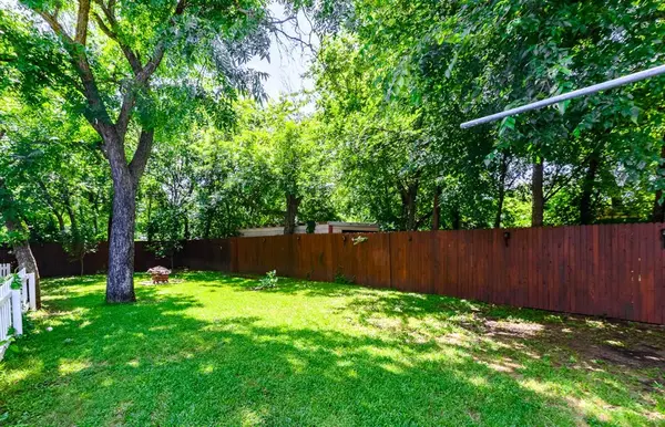 211 Huron Street, Cleburne, TX 76031