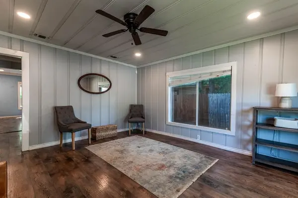 211 Huron Street, Cleburne, TX 76031