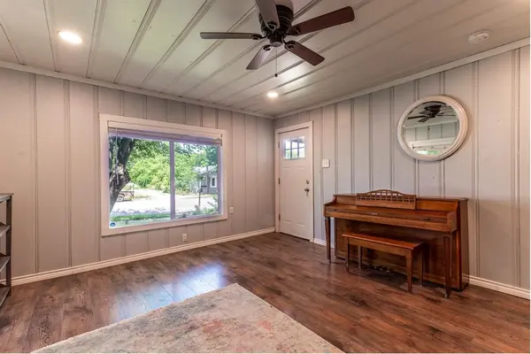 211 Huron Street, Cleburne, TX 76031