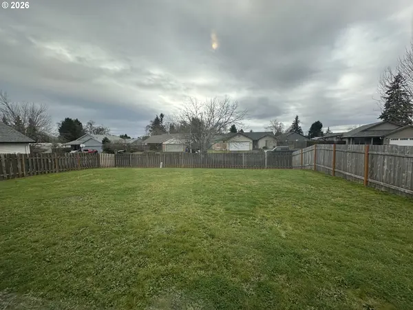 18877 HIGHLAND DR, Oregon City, OR 97045