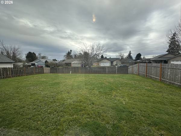 18877 HIGHLAND DR, Oregon City, OR 97045