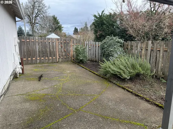 18877 HIGHLAND DR, Oregon City, OR 97045