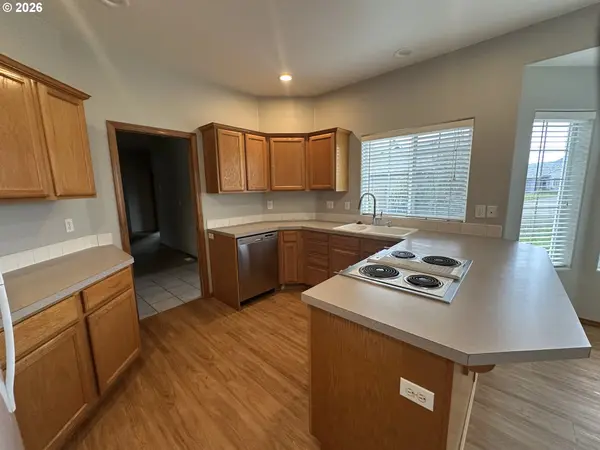 18877 HIGHLAND DR, Oregon City, OR 97045