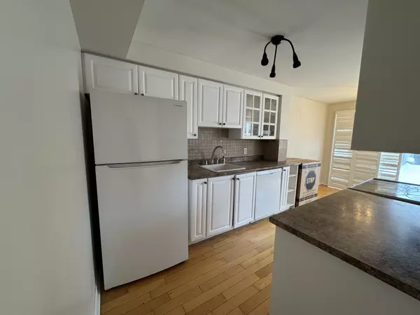 Barrie, ON L4M 6T3,154 Sydenham Wells N/A