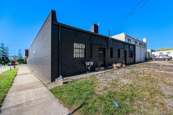 30118 WOODWARD AVE, Royal Oak, MI 48073