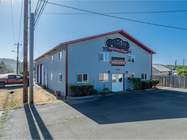 100 N 7TH ST, Lakeside, OR 97449