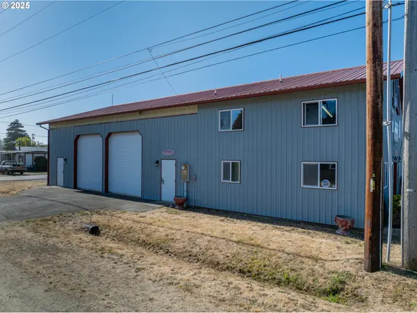 100 N 7TH ST, Lakeside, OR 97449