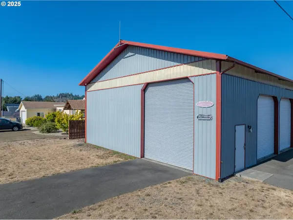 100 N 7TH ST, Lakeside, OR 97449