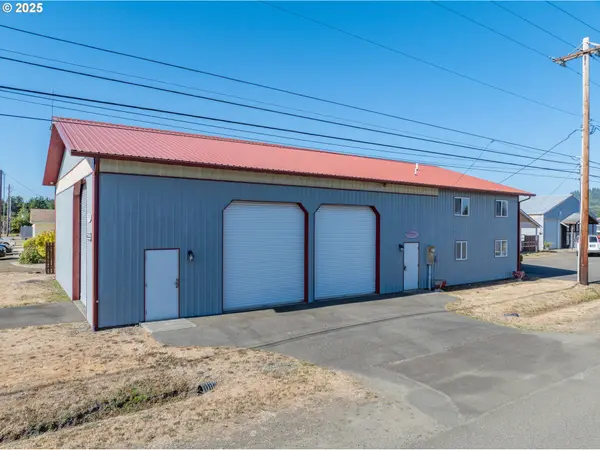 100 N 7TH ST, Lakeside, OR 97449