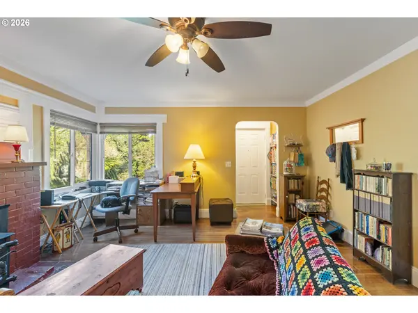 1189 ELROD AVE, Coos Bay, OR 97420