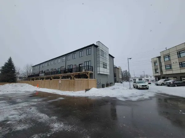 Barrie, ON L4N 9E5,540 Essa RD #17