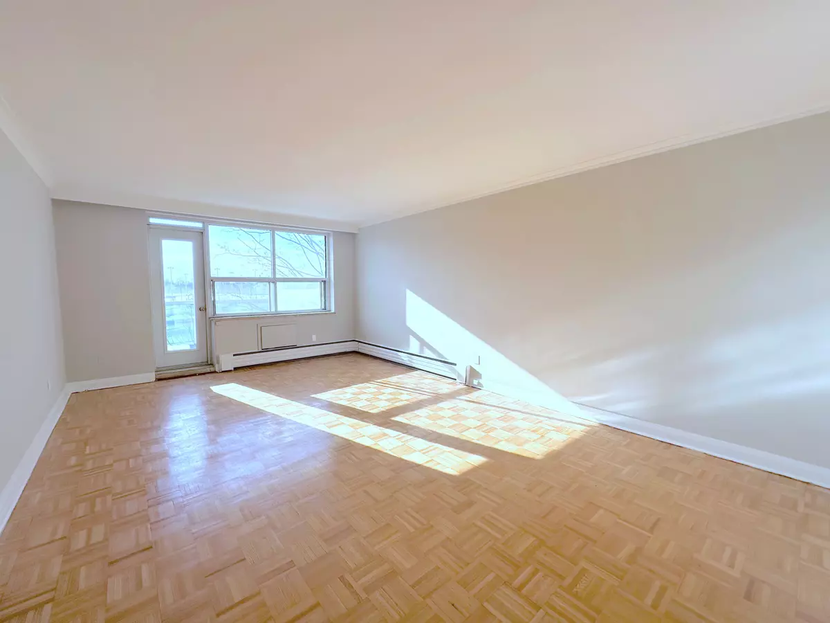 Toronto C02, ON M4V 1R9,276 St Clair AVE W #208