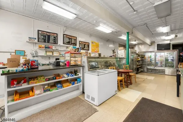 117 Valley Rd, Clifton City, NJ 07013