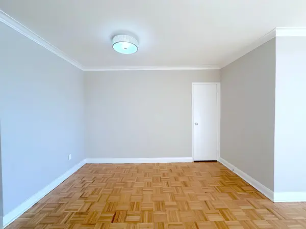 Toronto C02, ON M4V 1R9,276 St Clair AVE W #208