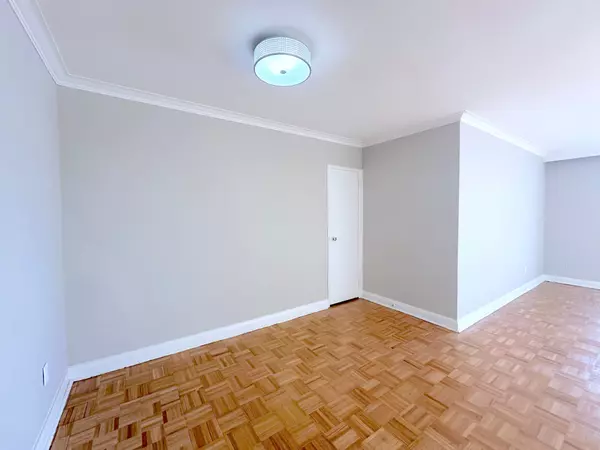 Toronto C02, ON M4V 1R9,276 St Clair AVE W #208