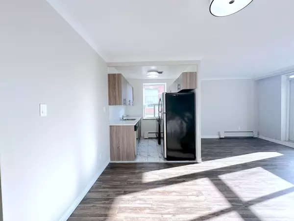 Toronto C02, ON M4V 1R9,276 St Clair AVE W #304