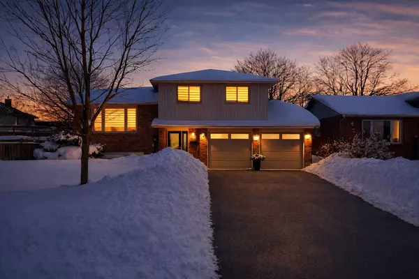 4 Grand PL,  Barrie,  ON L4N 4Y3