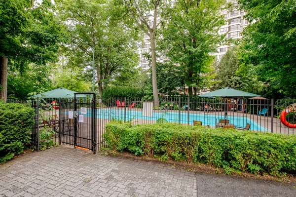 1110 Walden CIR #903, Mississauga, ON L5J 4R3