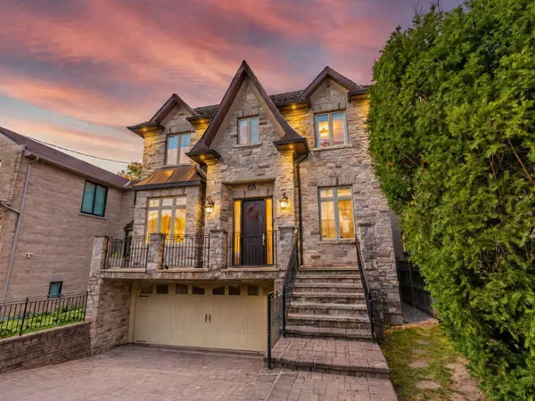 Toronto C04, ON M5M 2B8,472 Deloraine AVE