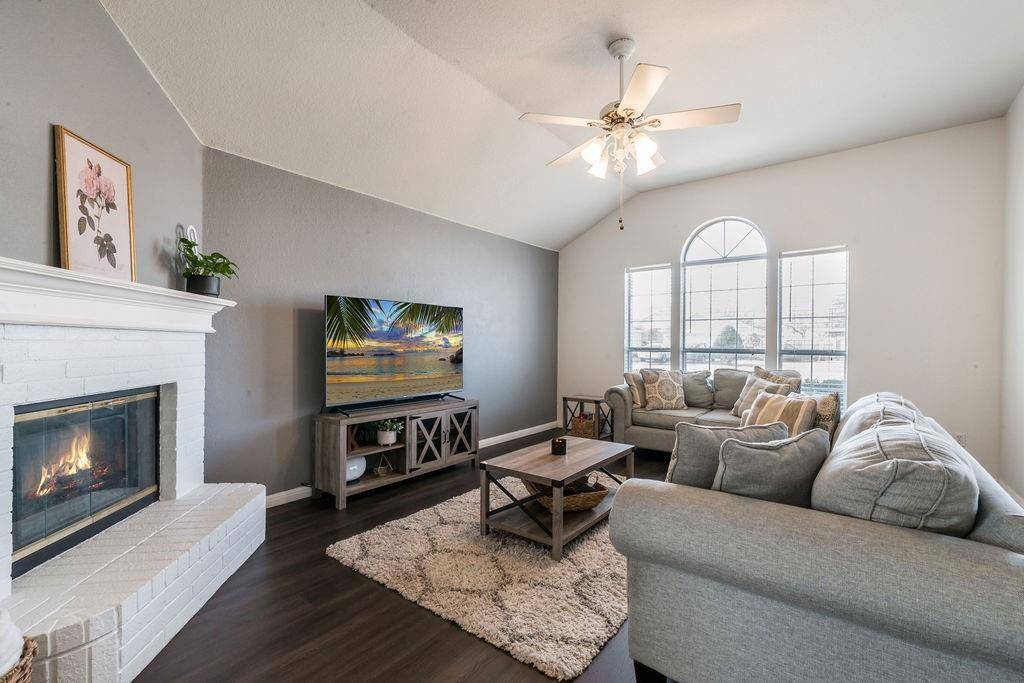 1117 Darren Drive, Burleson, TX 76028