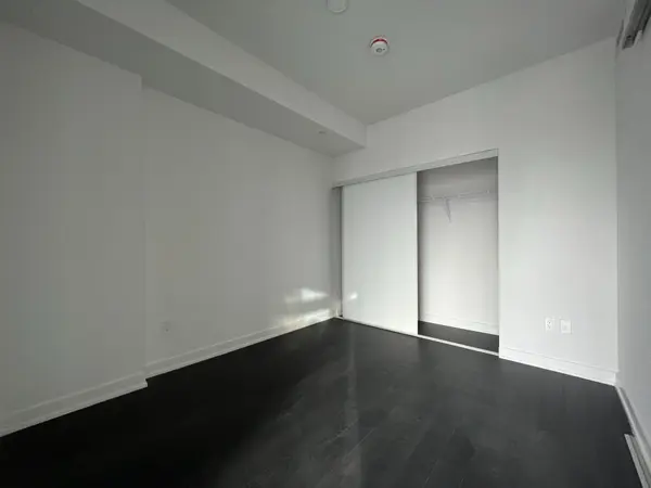 1 Cardiff RD #905, Toronto C10, ON M4P 0G2