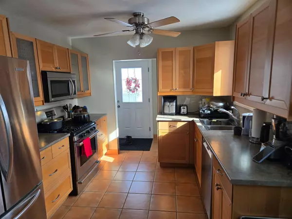 Aurora, ON L4G 2W2,18 Collins CRES #Main Floor