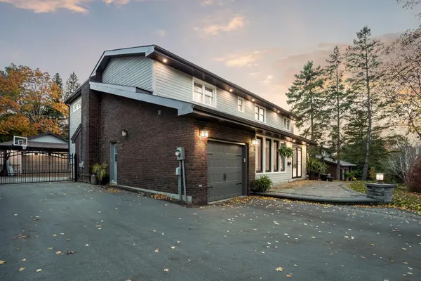 27 Garrett CRES, Barrie, ON L4M 5K7