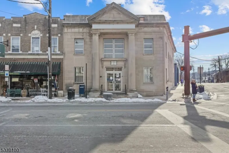 89 Main St, Little Falls Twp., NJ 07424