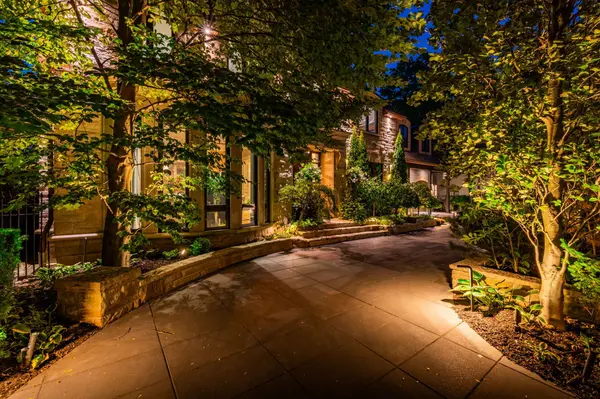 Toronto, ON M4N 1R7,6 Bayview Wood N/A