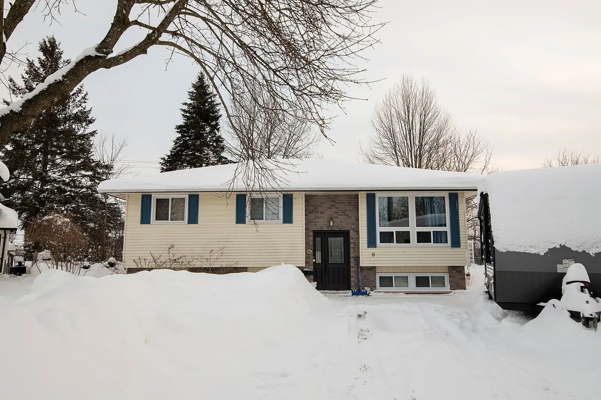 Belleville, ON K8P 5B1,9 Jeanette PL