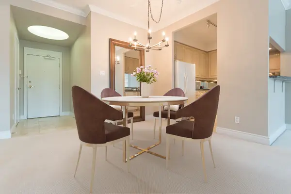 11 William Carson CRES #219, Toronto C12, ON M2P 2G1