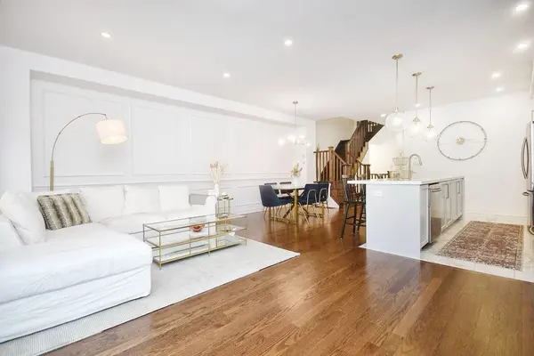 Aurora, ON L4G 7C4,80 Gower DR