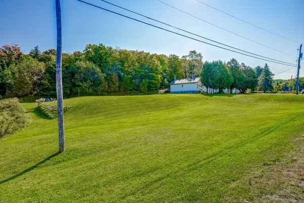 Muskoka Lakes, ON P0B 1M0,949 Raymond RD