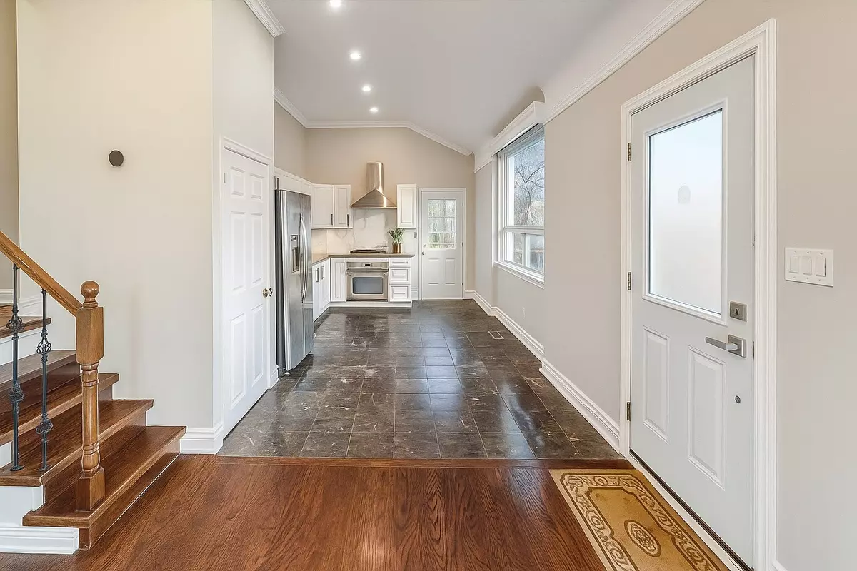 Toronto E09, ON M1H 1M1,9 Benshire DR