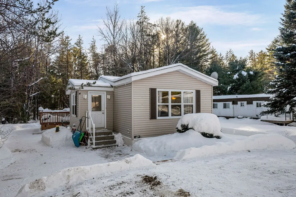 5 Hunter's Run LN, Laurentian Hills, ON K0J 1J0