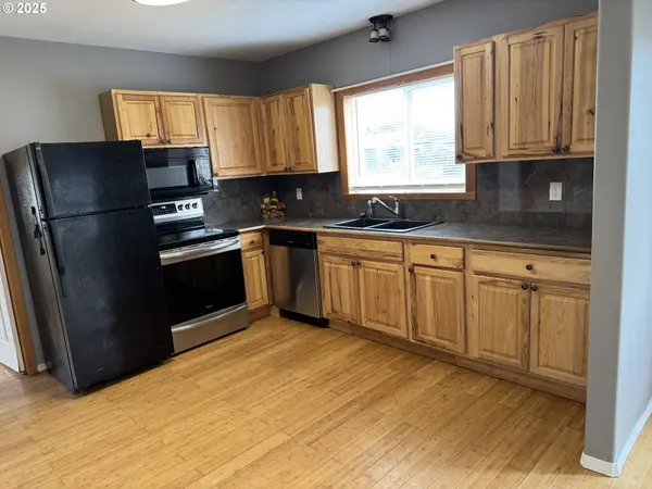 1010 N LAKE RD, Lakeside, OR 97449