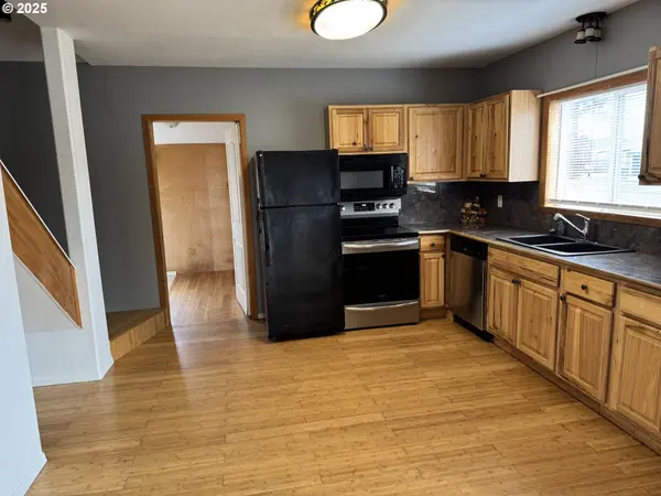 1010 N LAKE RD, Lakeside, OR 97449