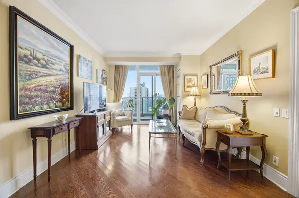 123 Eglinton AVE E #1508, Toronto C10, ON M4P 1J2