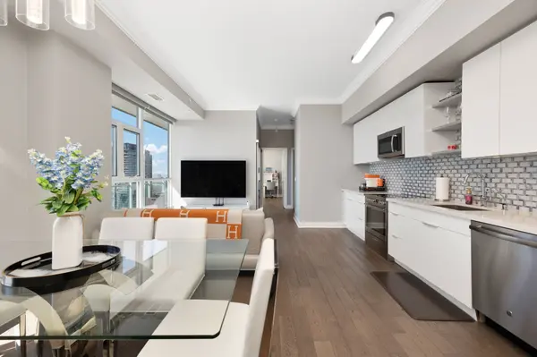 33 Shore Breeze DR #LPH3501, Toronto W06, ON M8V 0G1