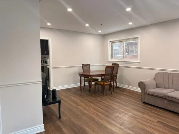 Brampton, ON L6Y 1Z2,193 Mcmurchy AVE S