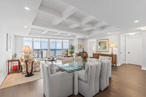 2060 Lakeshore RD #1902, Burlington, ON L7R 0G2