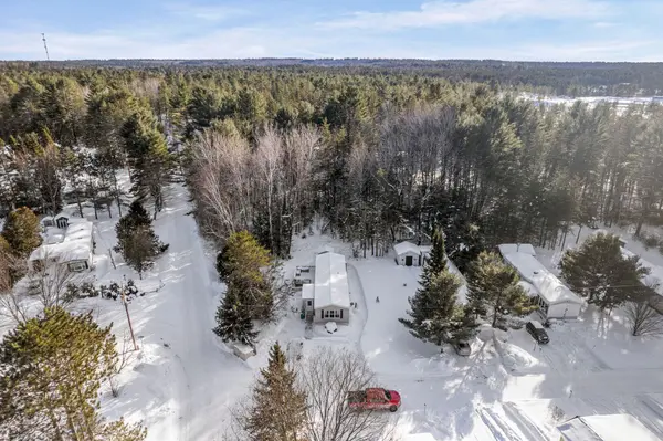 5 Hunter's Run LN, Laurentian Hills, ON K0J 1J0