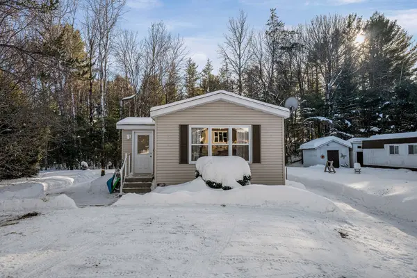 5 Hunter's Run LN, Laurentian Hills, ON K0J 1J0