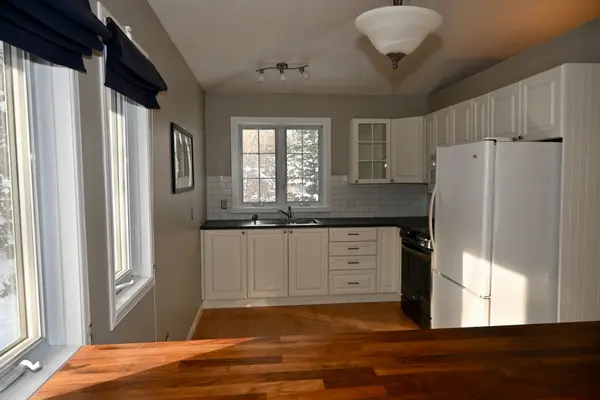 351 Chub Lake RD, Huntsville, ON P1H 1S4