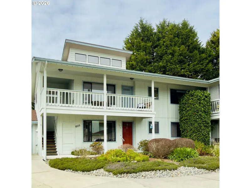 825 BROOKHAVEN DR #B, Brookings, OR 97415