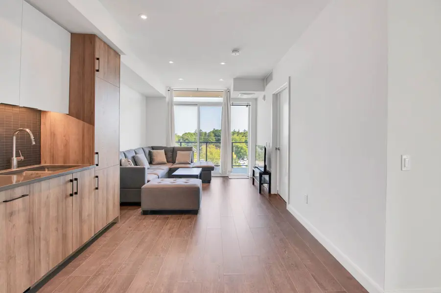 741 King ST W #401, Kitchener, ON N2G 0E9