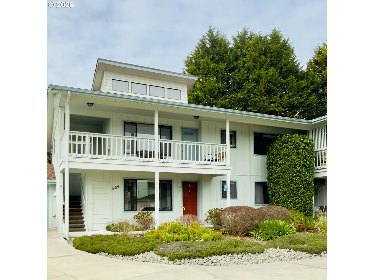 825 BROOKHAVEN DR #B, Brookings, OR 97415