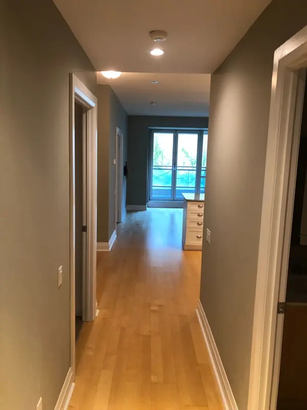 25 Scrivener SQ #211, Toronto C09, ON M4W 3Y6