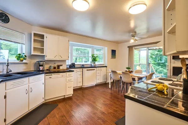 Strong, ON P0A 1Z0,550 Valley View RD