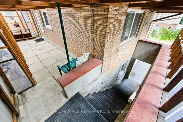 Hamilton, ON L8S 2Y3,205 Emerson ST